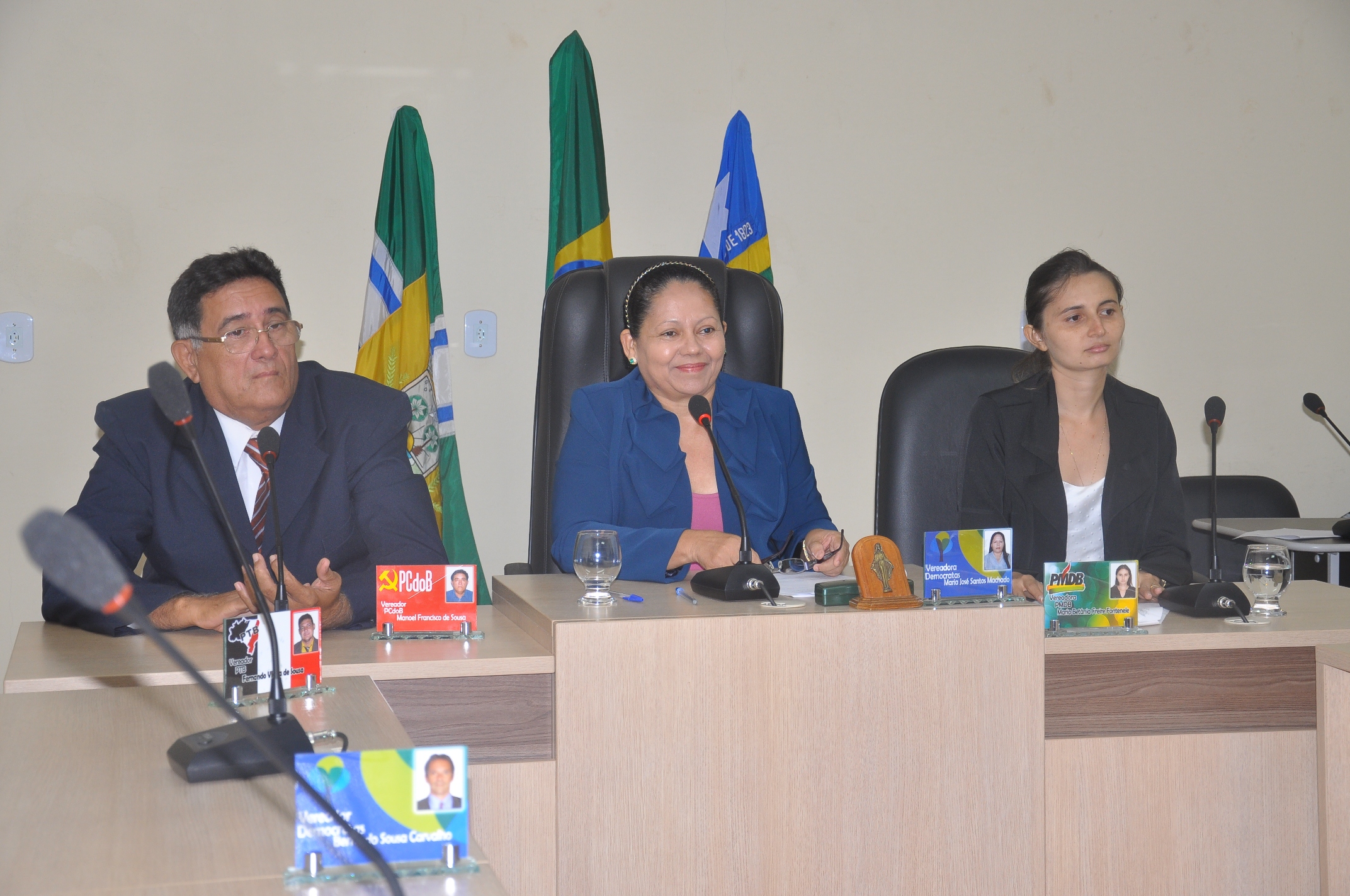 Mesa. diretora Sol. 02-15