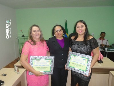 Presidente_e homenageados_.jpeg