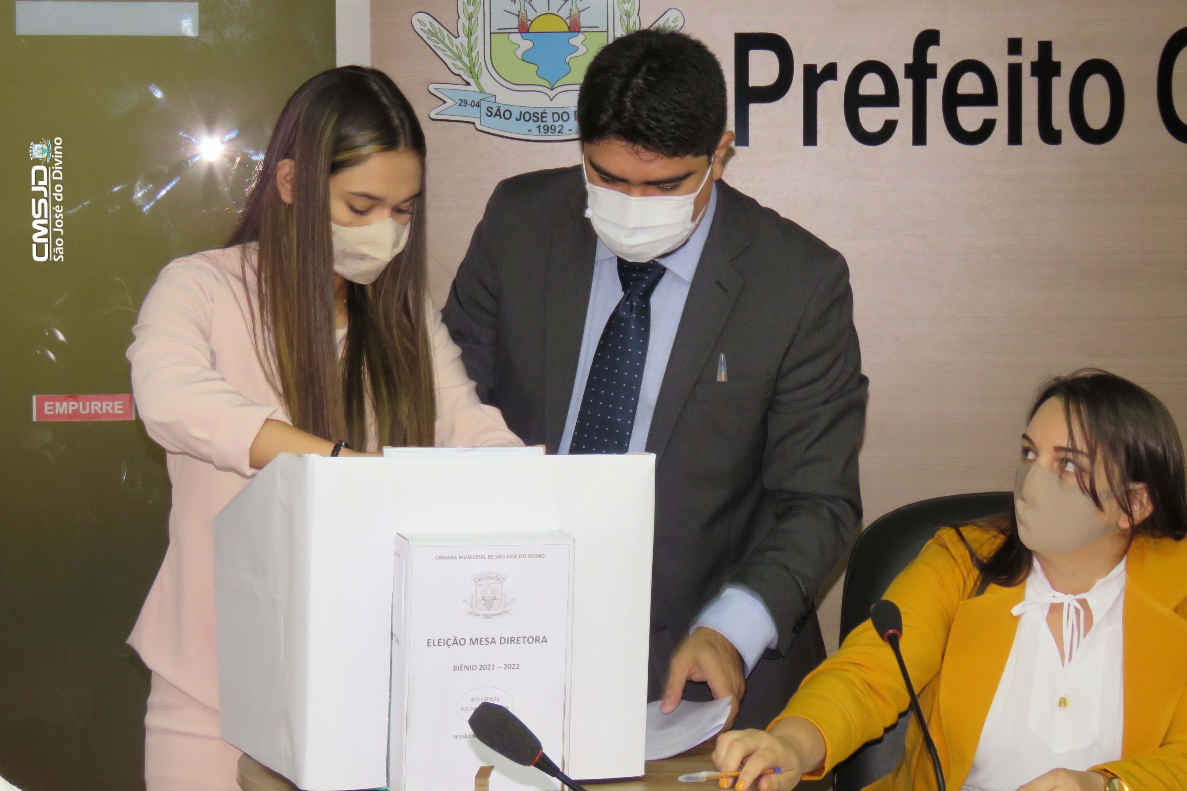 Ver. Dr. Daniel e Samuelle -Apuração votos da Mesa Diretora.jpg