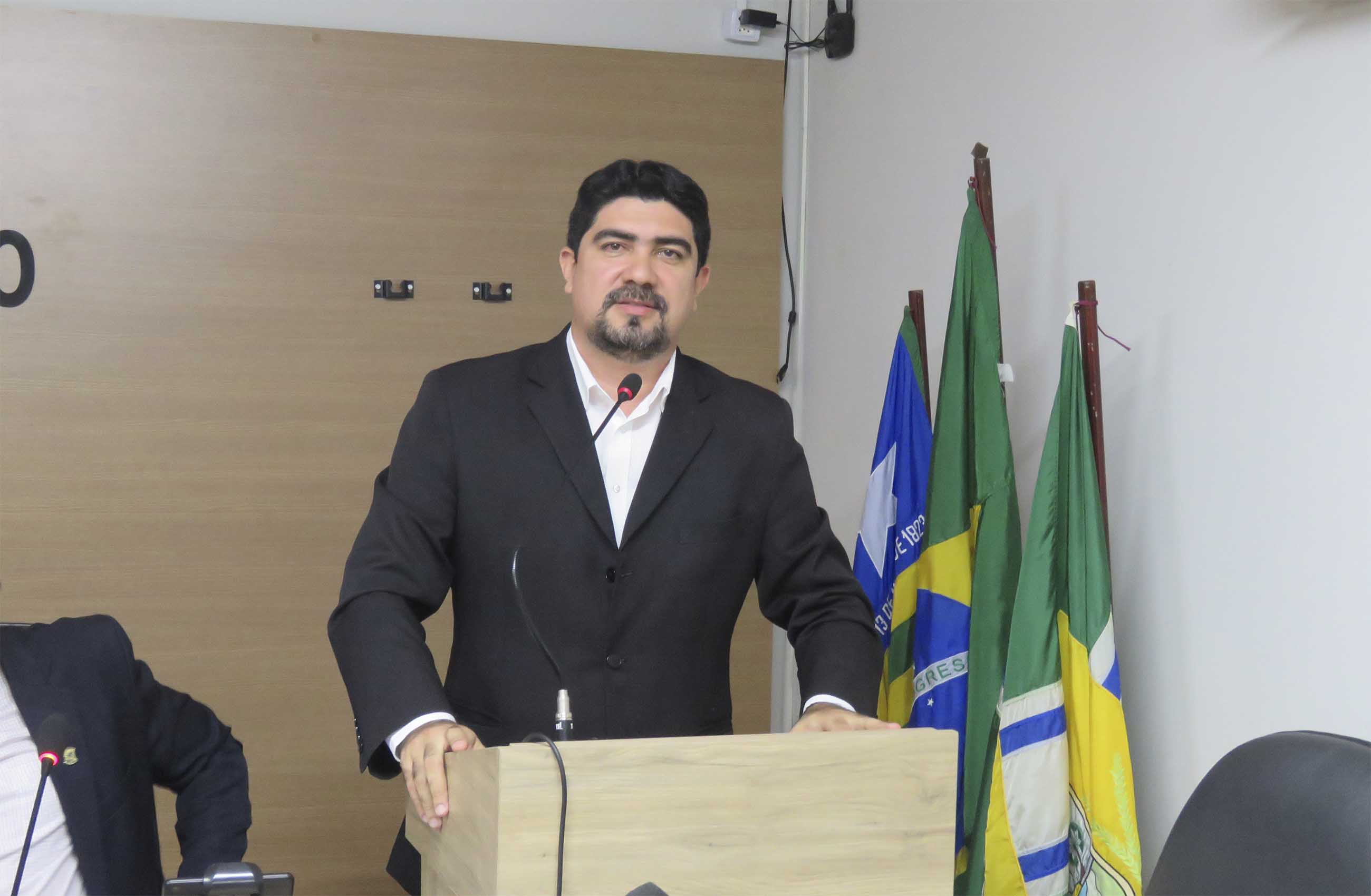 Dr. Daniel apresenta Requerimento que solicita informações ao Prefeito sobre multisseriado em Escolas da Zona Rural 