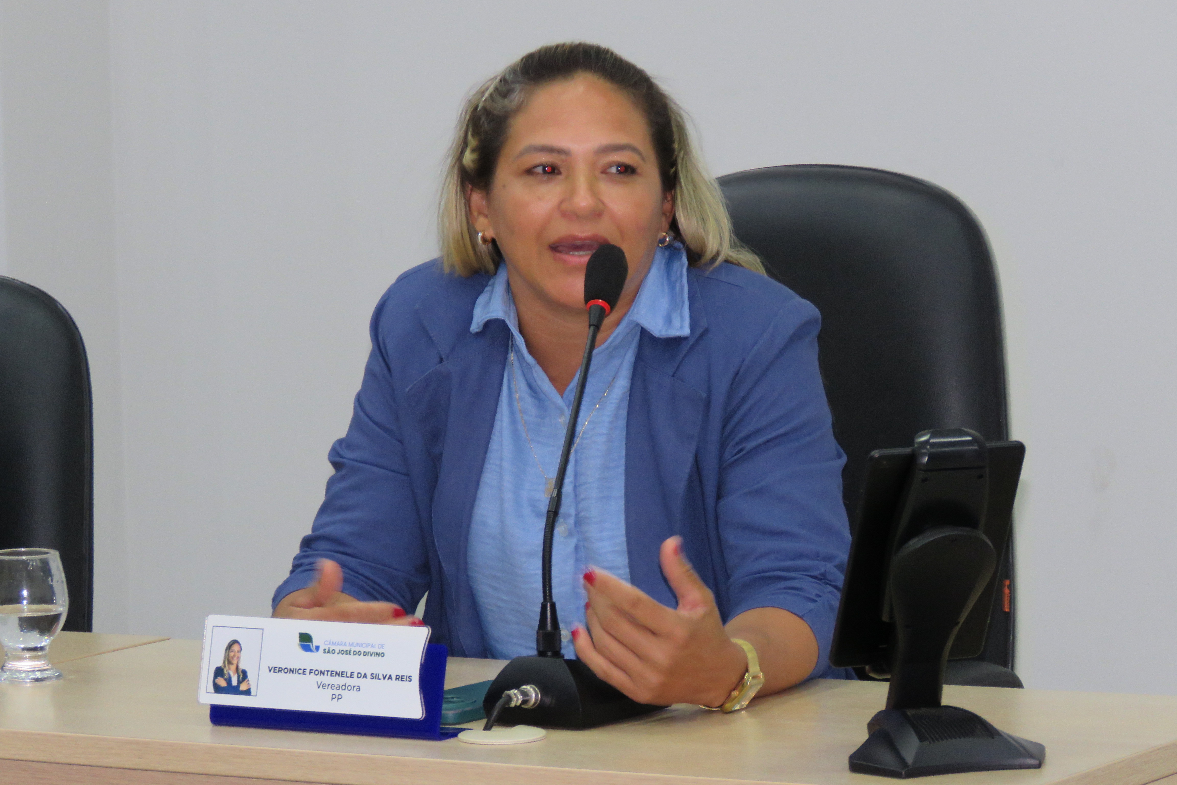 Indicação da vereadora Veronice busca Emendas junto ao Dep. estadual Dr. Felipe, para pavimentação de ruas no bairro Brancas