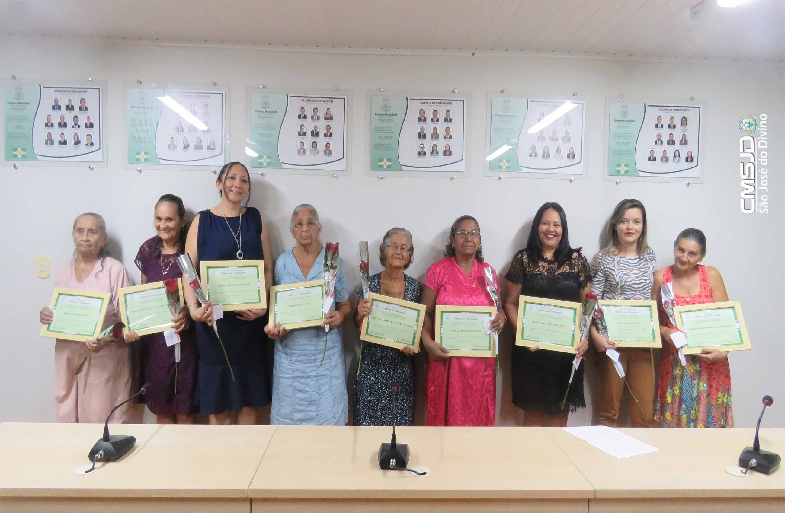 Sessão Solene homenageia "Dia internacional da Mulher"