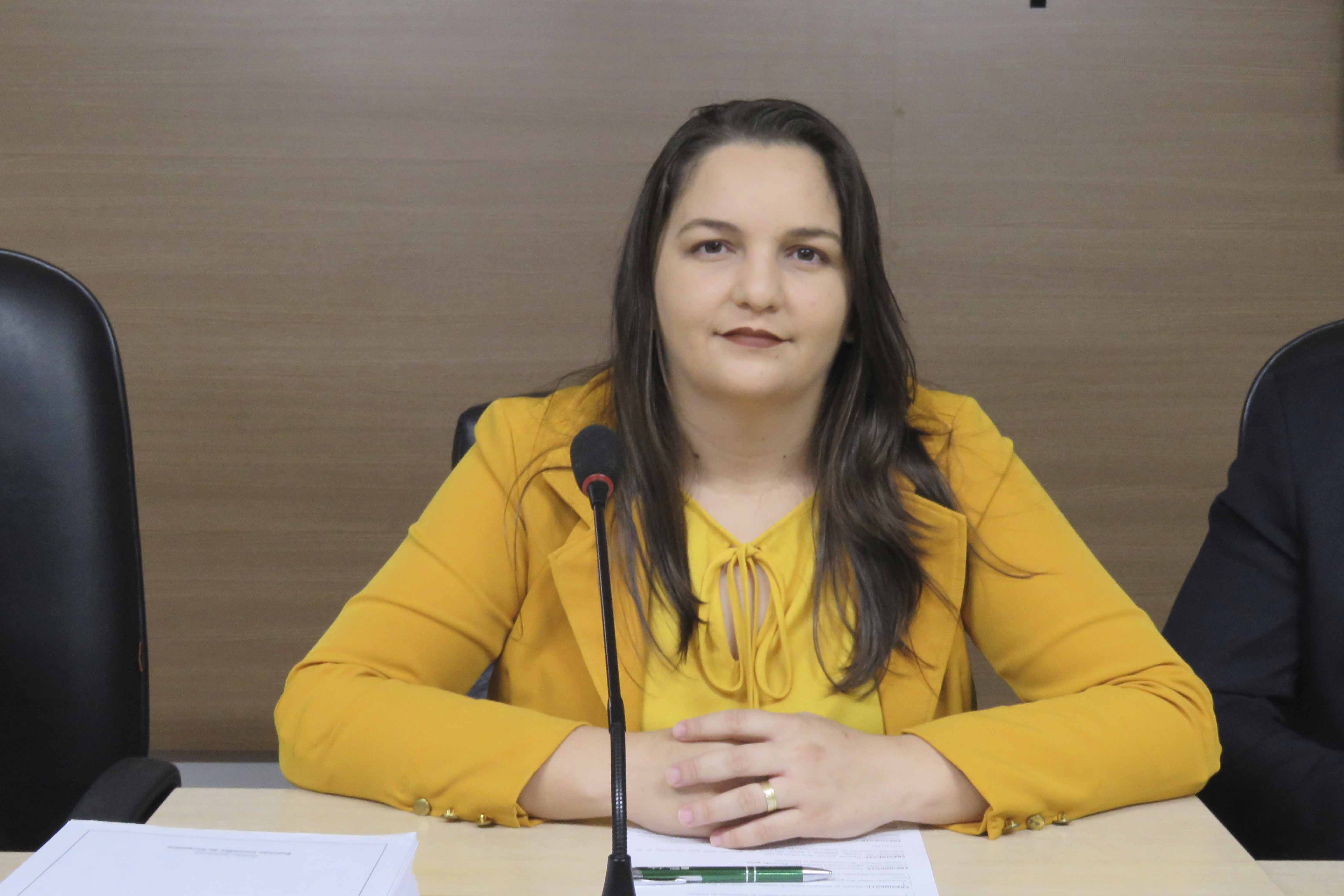 Ver. Patrícia apresenta matéria para denominação de calçadão, creche municipal e construção de praça no Gado Apartado